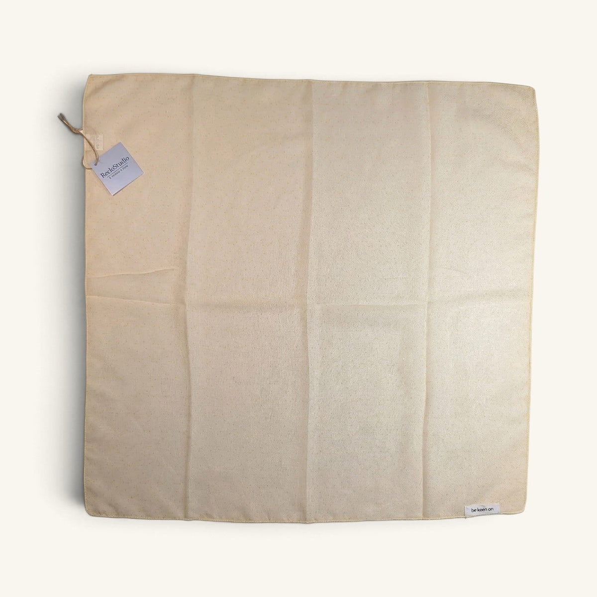RecloStudio Spring-Bundle Halstuch aus glattem Polyester in Beige mit zartem Glanz und fein versäumten Kanten