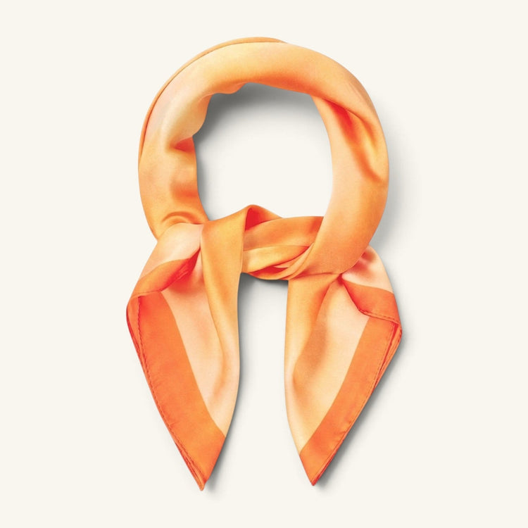 RecloStudio Halstuch Golden Hour aus seidigem Polyester mit leuchtendem Farbverlauf in Gelb und Orange