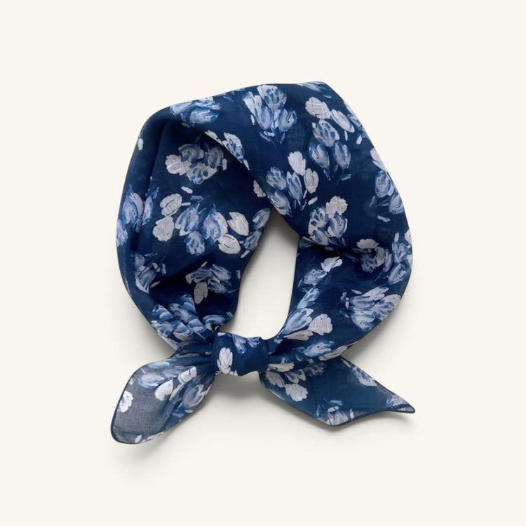 RecloStudio Halstuch Midnight Garden in Blau mit floralem Muster aus glattem Polyester
