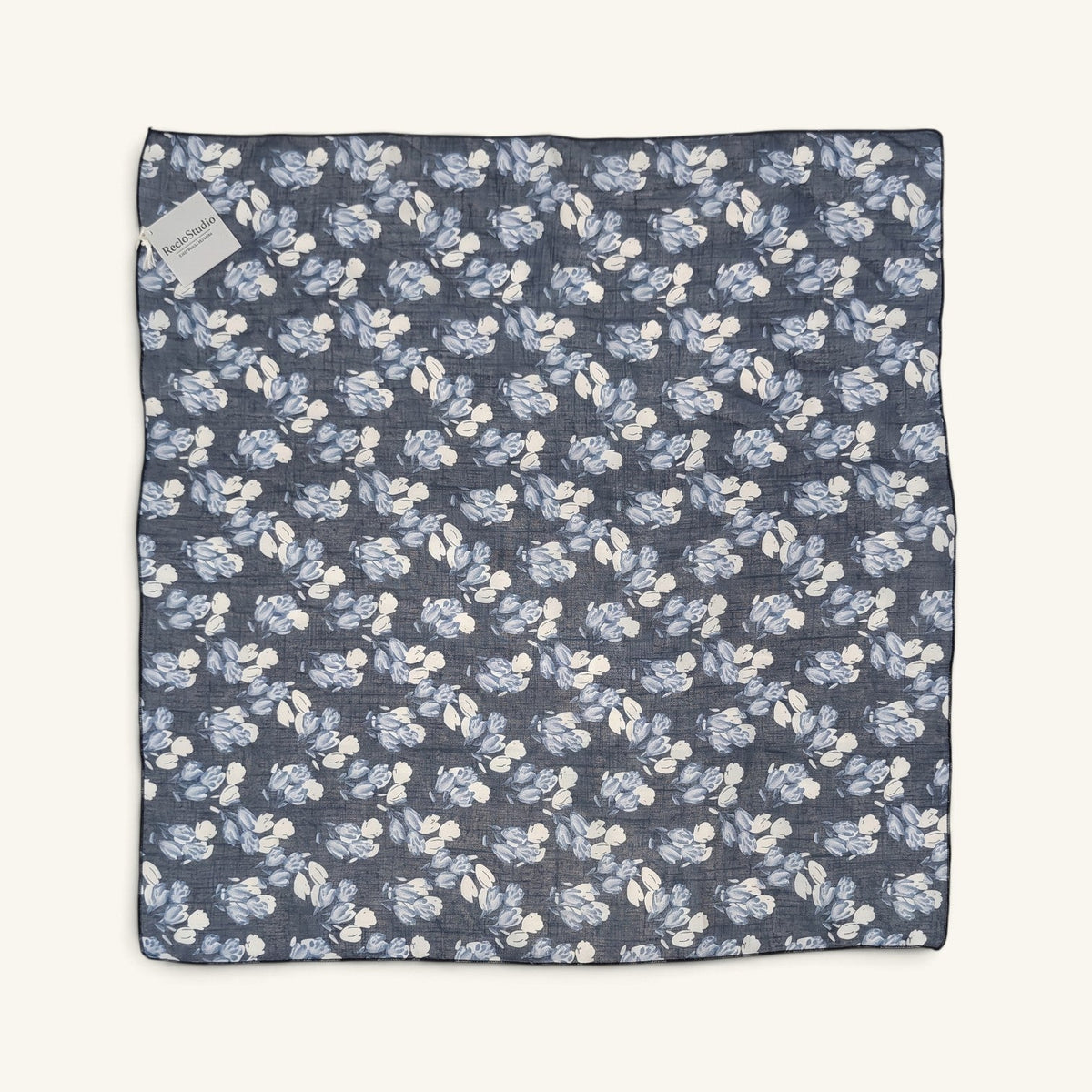 RecloStudio Halstuch No 10 Midnight Garden mit floralem Muster in Blau und Weiß aus glattem Polyester