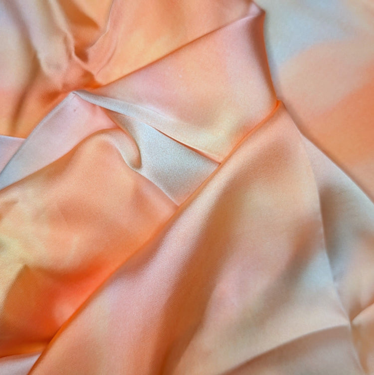 RecloStudio Halstuch Pink Sunrise aus Polyester mit fließendem Farbverlauf von zartem Rosé zu warmem Pfirsich