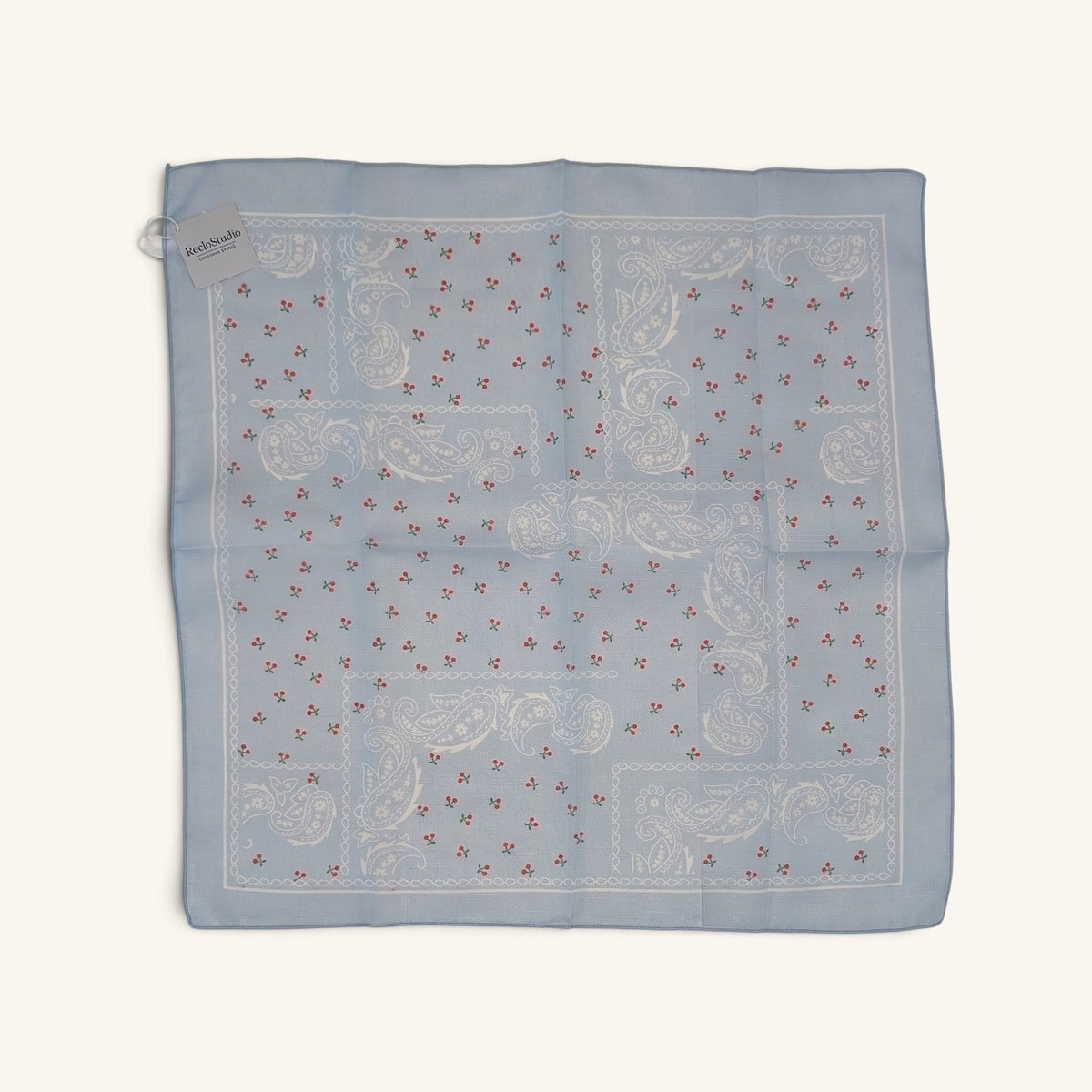 RecloStudio Halstuch Little Cherry in Hellblau mit Kirschmotiv und Paisley-Muster aus leichtem Polyester