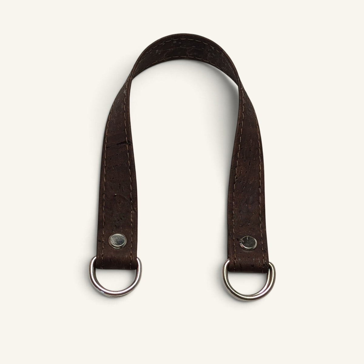 RecloStudio Taschenhenkel aus dunkelbraunem Kork mit silberfarbenen Metallringen für Halstuch-Taschen