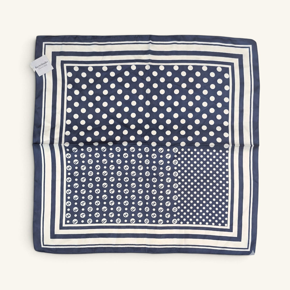 RecloStudio Marina Essential Halstuch in Marineblau und Weiß mit Polka Dots und grafischen Mustern aus Polyester