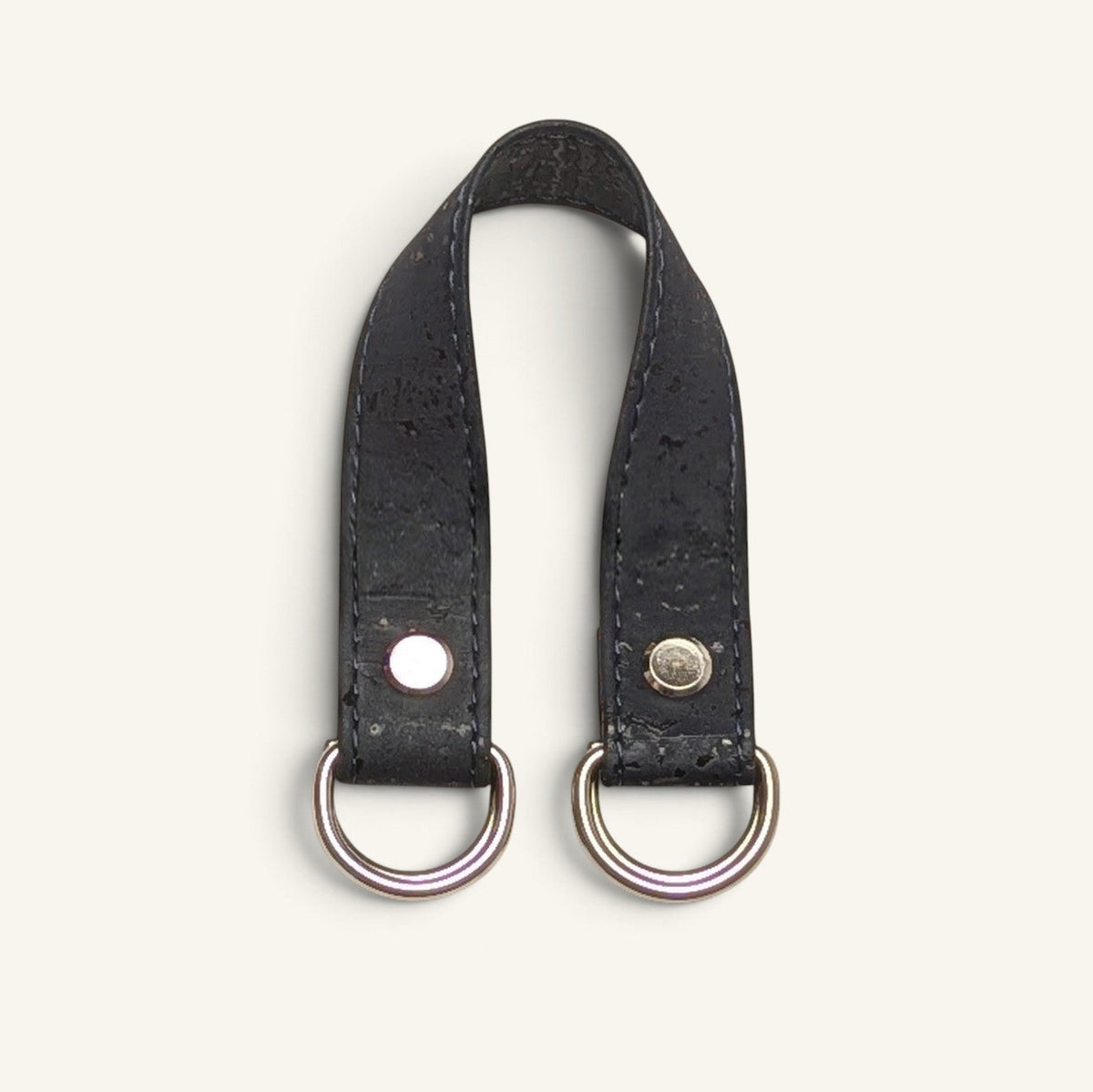 RecloStudio Taschenhenkel aus schwarzem Kork mit silberfarbenen Metallringen für Halstuch-Taschen