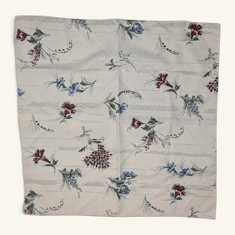 RecloStudio Vintage Halstuch aus Polyester mit floralem Muster in Blau und Rot auf hellem Grund, 53x53 cm.