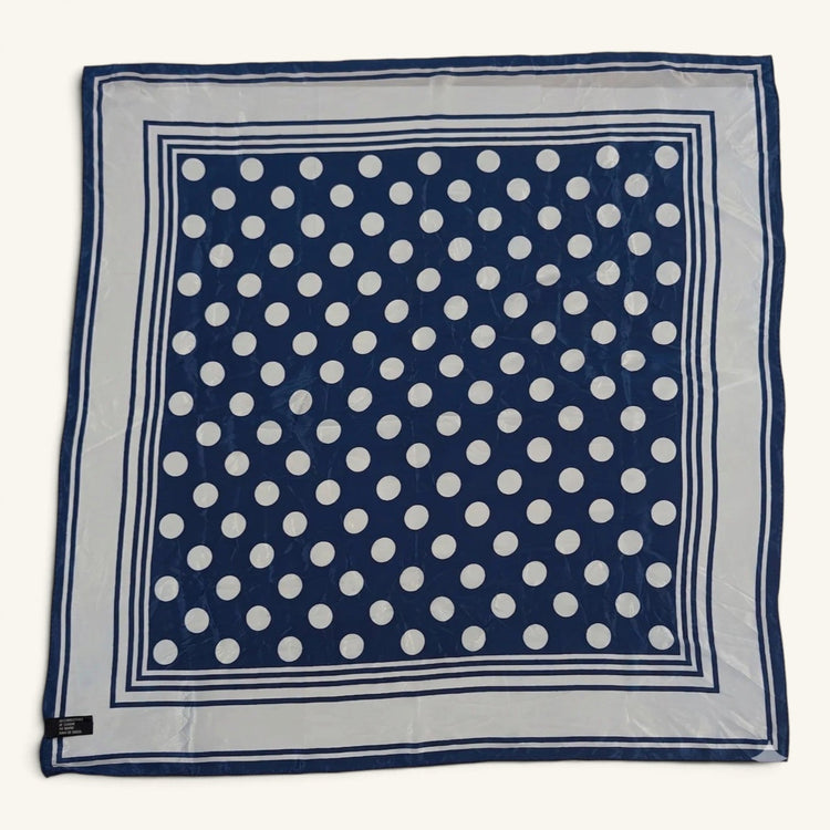 RecloStudio Vintage Halstuch aus Polyester mit blau-weißem Punktemuster und maritimem Design im quadratischen Format